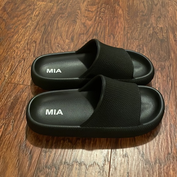 MIA Slides - Picture 2 of 6